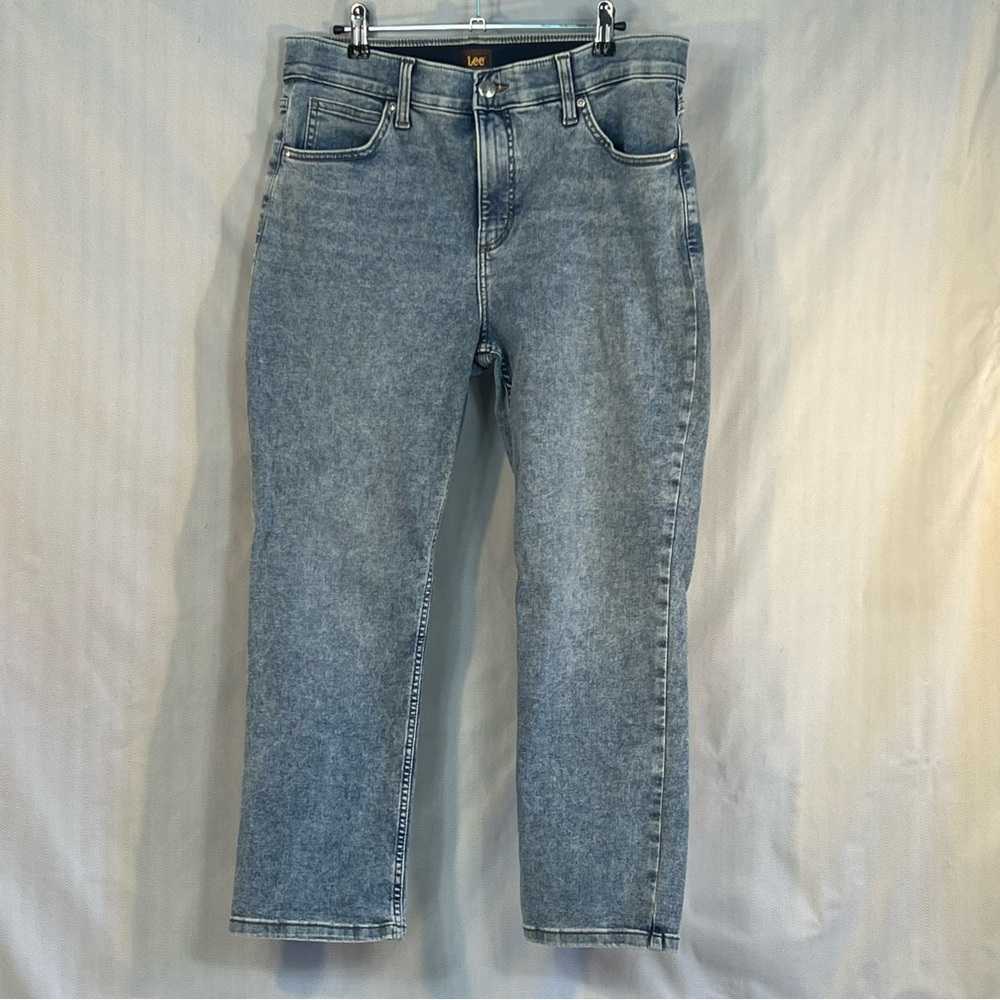 Lee Jeans Stretch Straight Leg Light Wash High Rise EUC 14 Short👍